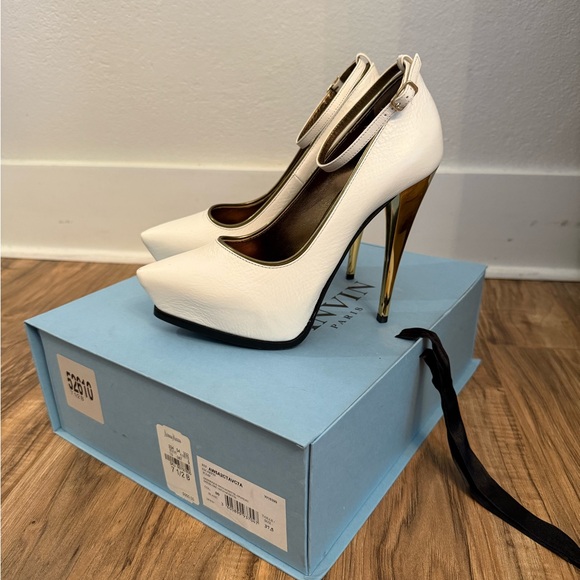 Lanvin Shoes - Lanvin White and Gold Platform Pumps
